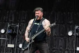 🎸 SHOCKING PASSING: Punk/Hardcore Founding Member & Podcast Host Dies at 38 – Band Pleads for 'Grace and Privacy'